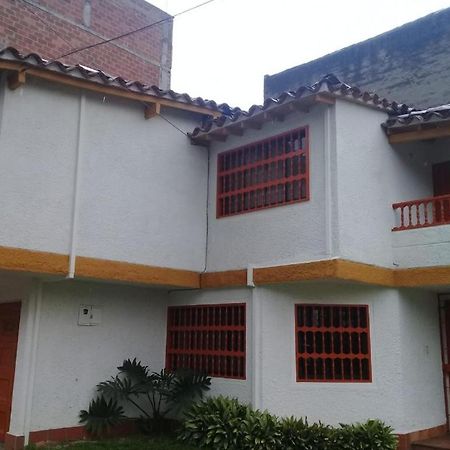 Casa Hotel Palmas Del Estadio 2 Medellín Dış mekan fotoğraf